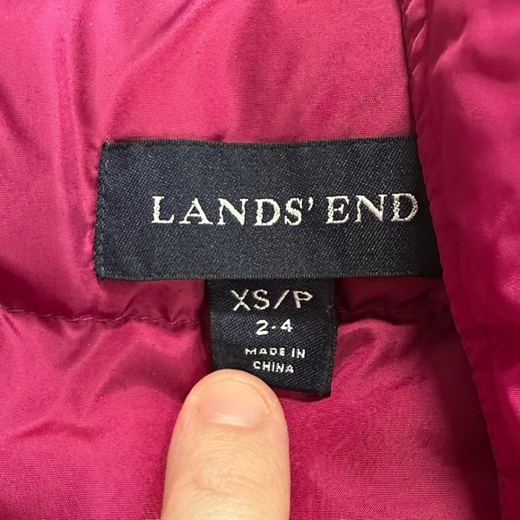 Lands'‎ End Women's Fuchsia Quilted Vest - Picture 2 of 5